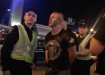 В Киеве неизвестные в масках напали на фанатов “Ливерпуля”. Двух задержала полиция
