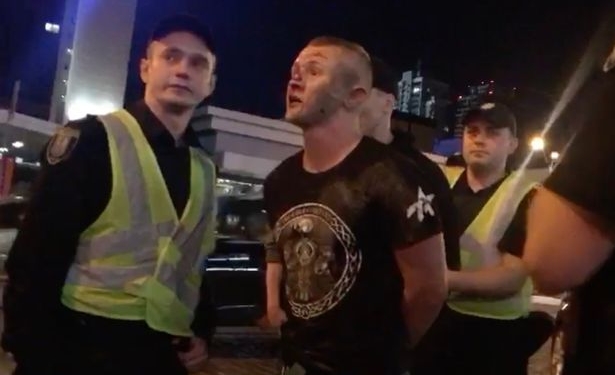В Киеве неизвестные в масках напали на фанатов “Ливерпуля”. Двух задержала полиция