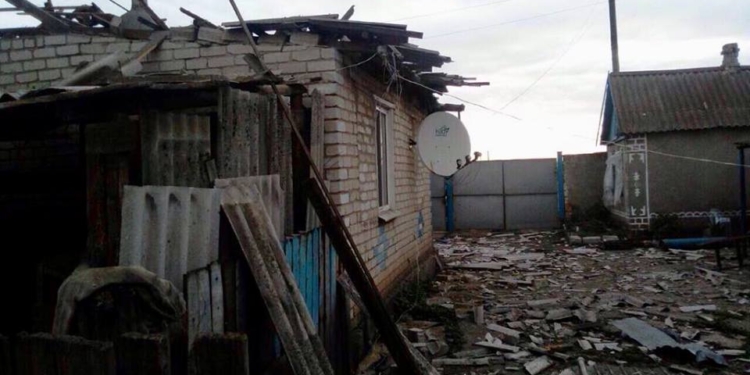 Боевики обстреляли Троицкое из тяжелого вооружения, убита семья мирных жителей