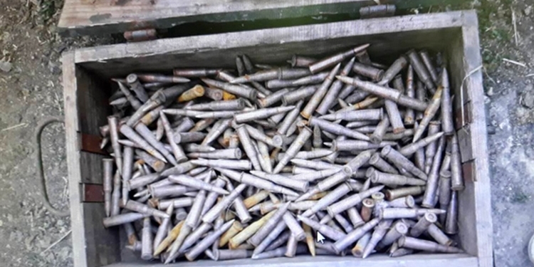 Парень на Николаевщине нашел ящик патронов и 8 мешков пороха на полигоне. А полиция нашла у него