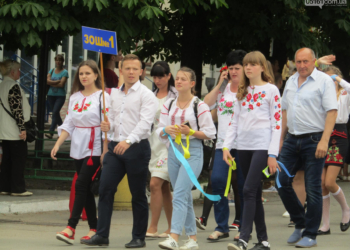 Первомайцы вышли на традиционный марш вышиванок