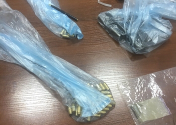 В Киеве заместитель директора гимназии хранил в кабинете оружие и гранату