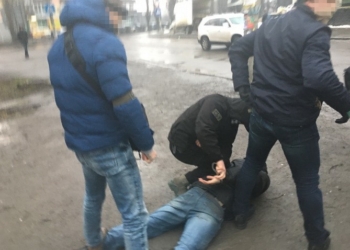 В Ровно разоблачили банду наркоторговцев и янтарщиков, выдававшую себя за АТОшников