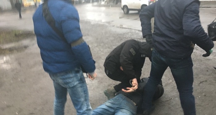 В Ровно разоблачили банду наркоторговцев и янтарщиков, выдававшую себя за АТОшников