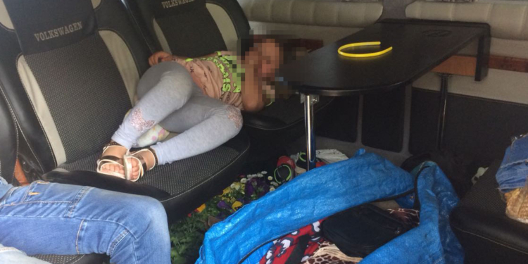Завалили сумками. Из Украины в Венгрию тайно пытались вывезти 5-летнюю девочку