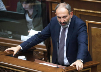 Армянский премьер призвал прекратить акции гражданского неповиновения, которые привели его к власти