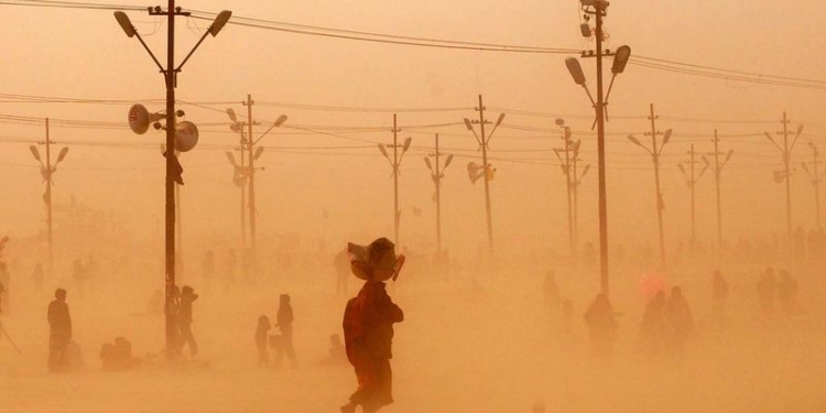 В Индии из-за песчаной бури погибли по меньшей мере 77 человек
