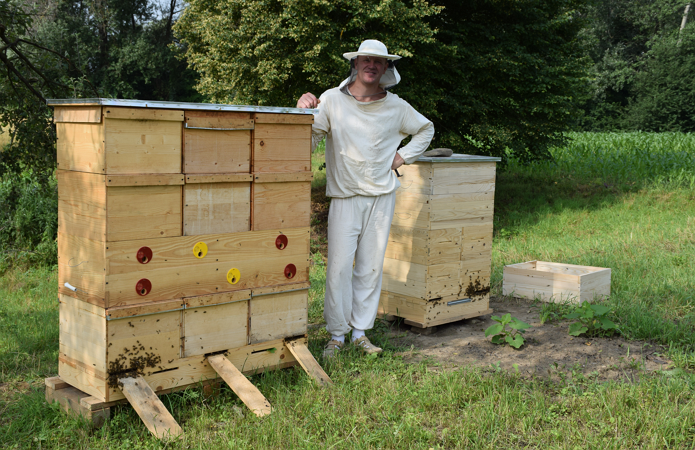Украинец создал инновационный улей, чтобы спасти пчел и человечество 11