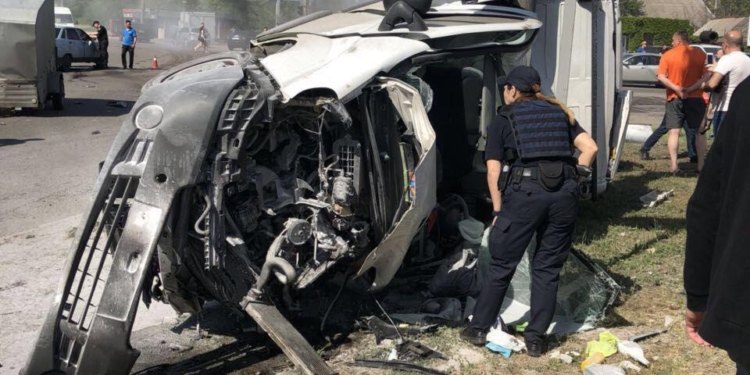 В Днепре фура с металлом снесла 12 авто на парковке, есть жертвы