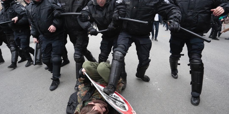 Протесты в России перед инаугурацией Путина: полиция задержала более тысячи человек