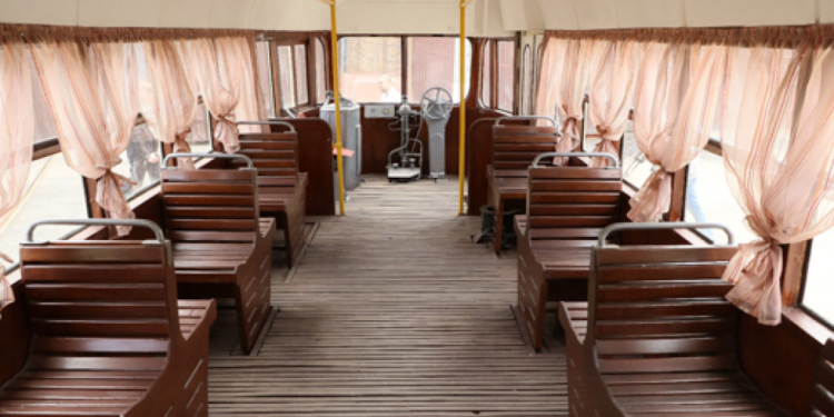 По уши деревянный. В Одессе вышел на улицы отреставрированный ретро трамвай