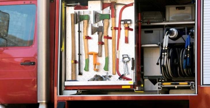 Американский пожарный два часа укладывал шланг, чтобы сделать предложение своей девушке