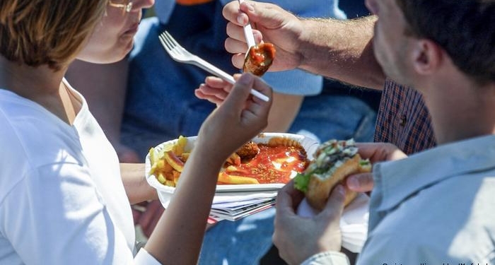 В ЕС сегодня могут запретить посуду из пластика и ввести штрафы