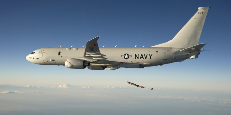 Истребитель РФ “непрофессионально” сблизился с самолетом США над Балтикой