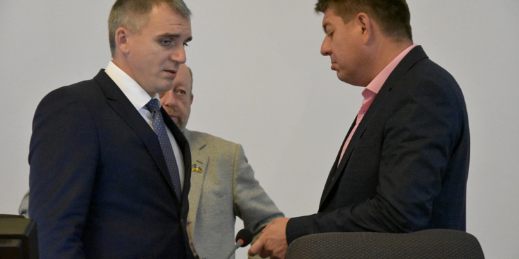 После беседы с губернатором депутаты Ентин и Солтыс решили отозвать свои апелляционные жалобы на возвращение Сенкевича