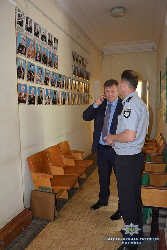 В Николаеве запрещенную георгиевскую ленту обнаружили прямо в районной администрации 1
