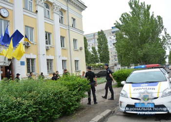 В Николаеве запрещенную георгиевскую ленту обнаружили прямо в районной администрации