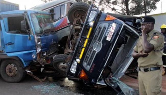 В Уганде автобус врезался в трактор: Погибли около 50 человек