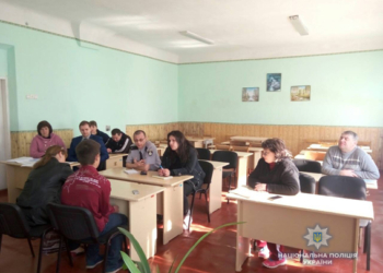 В Первомайске полицейские поговорили со сложными школьниками о буллинге и домашнем насилии