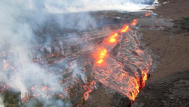 На Гавайях срочно эвакуируют 10 тысяч человек из-за извержения вулкана Килауэа