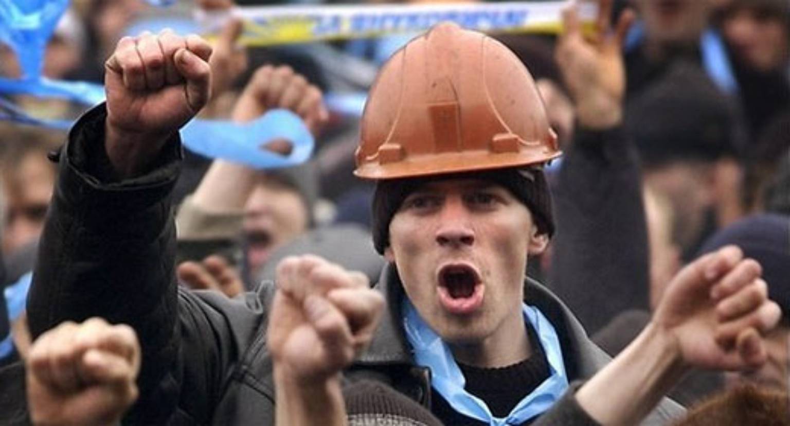 Крупнейший металлургический комбинат Украины под давлением бастующих согласился увеличить оплату труда на треть уже с мая