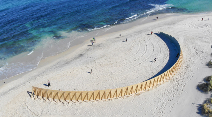 Архитекторы создали «необитаемый остров» на публичном пляже в Австралии