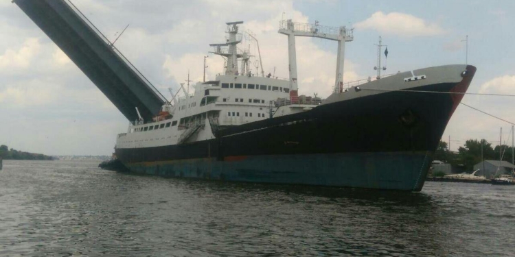 В Николаев на ремонт зашло научно-исследовательское судно «Святая Ольга»