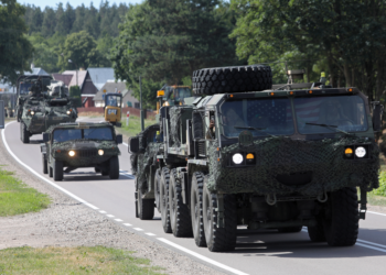 Американские военные на броневике попали в ДТП в Польше