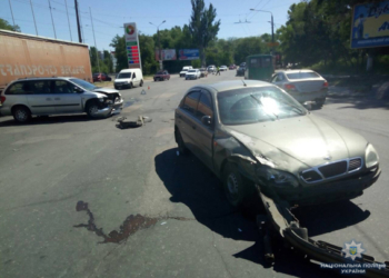 В Николаеве в одном и том же месте столкнулись 4 машины, а на киевской трассе в ДТП попал мотоциклист