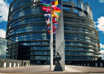 В Европарламенте полностью откажутся от использования пластиковой посуды