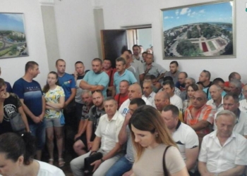 В Николаеве маршрутчики пришли на исполком требовать повышения тарифов на проезд