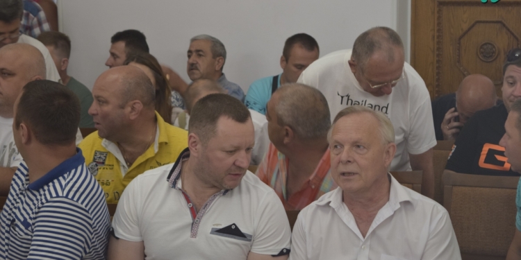 В Николаеве маршрутчики пришли на исполком требовать повышения тарифов на проезд