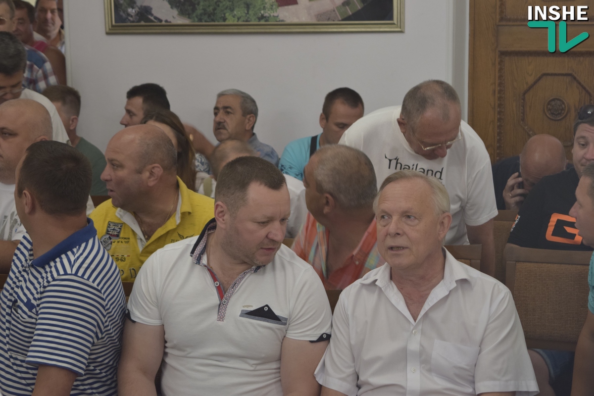 В Николаеве маршрутчики пришли на исполком требовать повышения тарифов на проезд