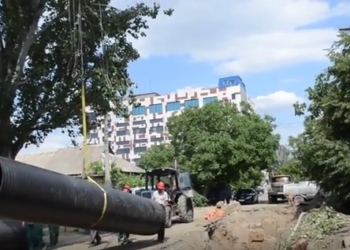 Сегодня проложены первые 18 метров нового коллектора по ул.Лесковой в Николаеве