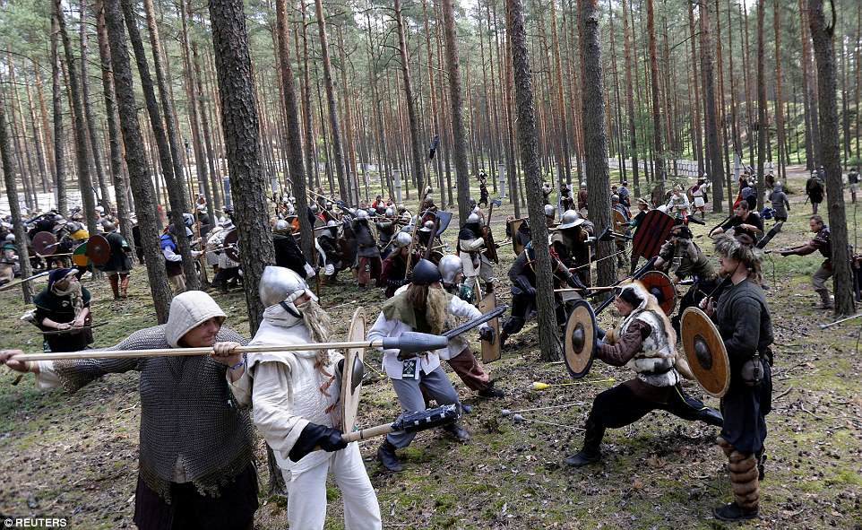В Чехии отгремела «битва за Средиземье» - более тысячи поклонников «Хоббита» встретились на поле боя 1