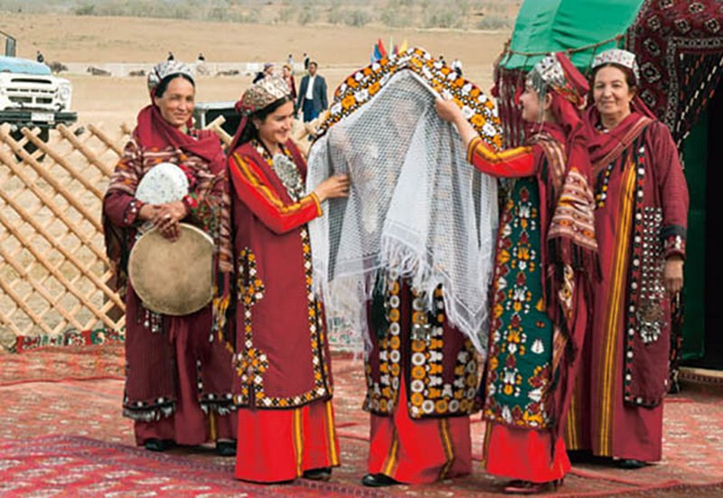 В Семейный кодекс Туркменистана внесли подробное определение многоженства. И запретили его 1