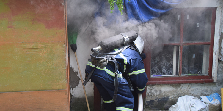 В Николаеве потушили горевший жилкоп