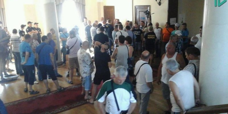 Сегодня исполком Николаевского горсовета рассмотрит вопрос о стоимости проезда в маршрутках. Маршрутчики и полиция – уже в мэрии