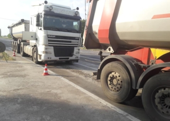 На Николаевщине две фуры поломались прямо на пункте ГВК, заблокировав его работу. В Укртрансбезопасности сомневаются в случайности происшествий