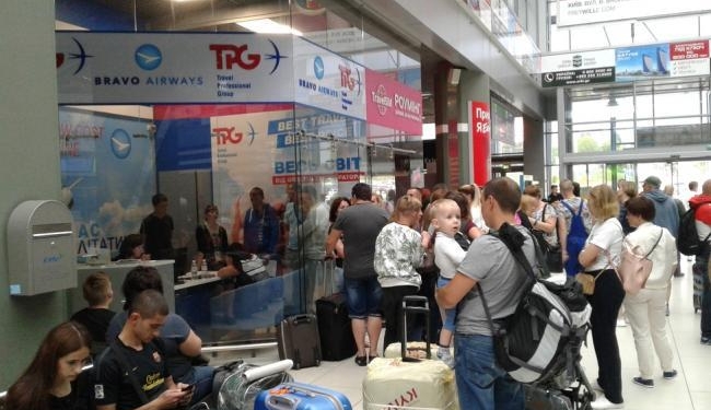 Им продали билеты на несуществующие рейсы? В «Жулянах» на несколько дней застряло почти 70 украинцев, которые должны были лететь в Тунис