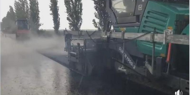 Укладка асфальта в ливень на Т-15-08: в Службе автодорог в Николаевской области исследуют последствия