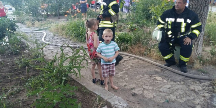 В Николаеве на пожаре спасли двоих детей