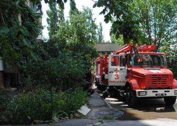 В девятиэтажке в «Лесках» загорелась электрощитовая