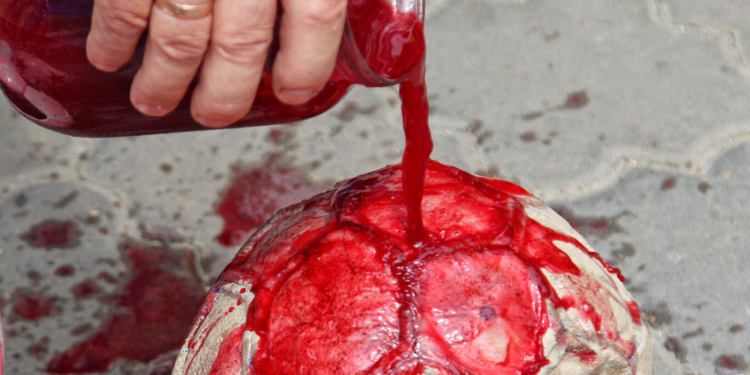 В Одессе на территорию генконсульства России отфутболили кровавые мячи