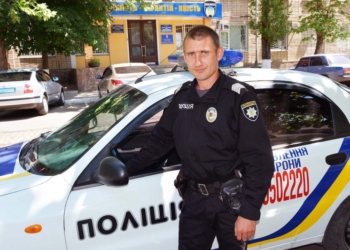 В Николаеве полицейские охраны задержали грабителя по горячим следам – он вырвал из рук посетителя кафе $700