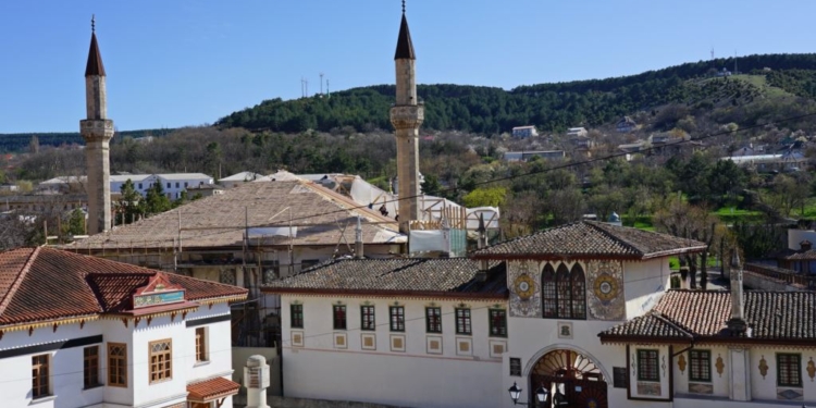 Оккупанты уничтожают Ханский дворец в Крыму