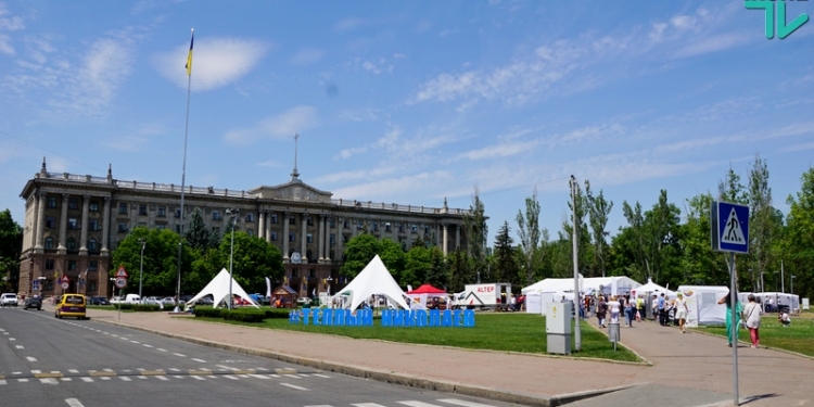 На главной площади Николаева заработала выставка-форум «PRO эффективность 2.0»