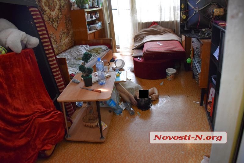 Туманная история: в одной из квартир в Николаеве, где жили пожилая женщина и ее сын, обнаружились две мертвых женщины (18+) 3