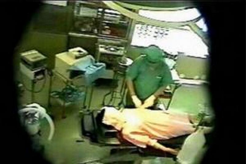 В Швеции пластический хирург делал скидки своим пациенткам, а потом насиловал их под наркозом 1
