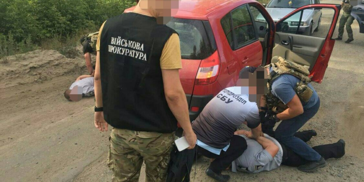 В Баштанке на взятке в 4 тыс.грн. задержаны двое полицейских